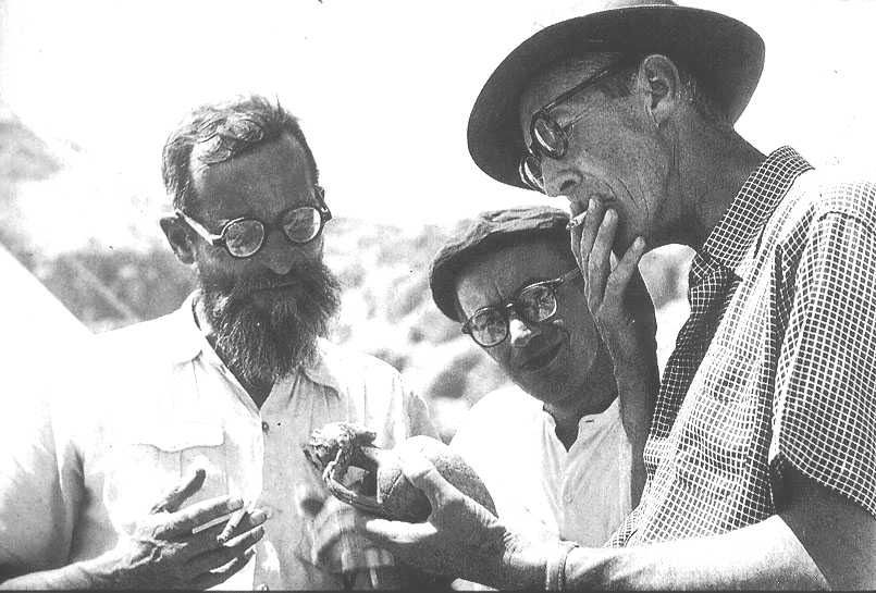 DeVaux, Milik and Harding Examining Jug