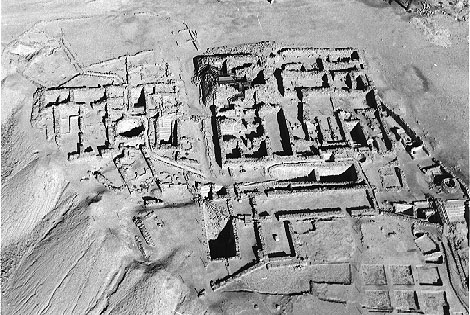 Khirbet Qumran: Initial Excavation